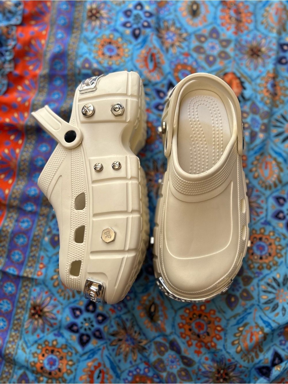 NWOT Chunky clogs, cream color with silver, platform slip on, thick foam base,